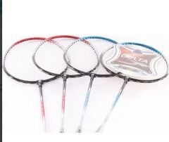Delta 4 Adet Badminton Raketi İle 3 Adet Badminton Topu Ve Deluxe Badminton Çantası Dörtlü Grup Seti
